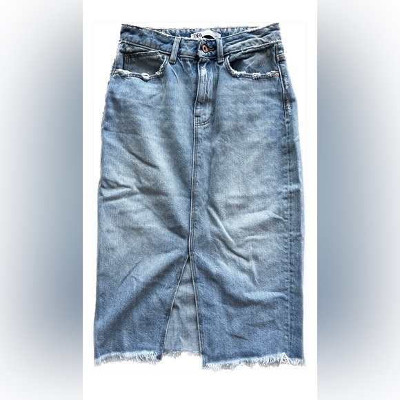 Zara Denim Skirt - Picture 1 of 3